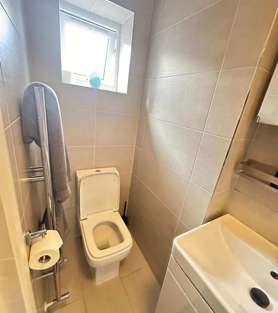 Apartmán Large 4Br With 4En-Suite Bath Rooms Family House In Canary Wharf Londýn