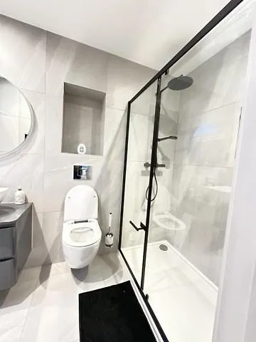 Large 4Br With 4En-Suite Bath Rooms Family House In Canary Wharf Londýn 0*,  Velká Británie